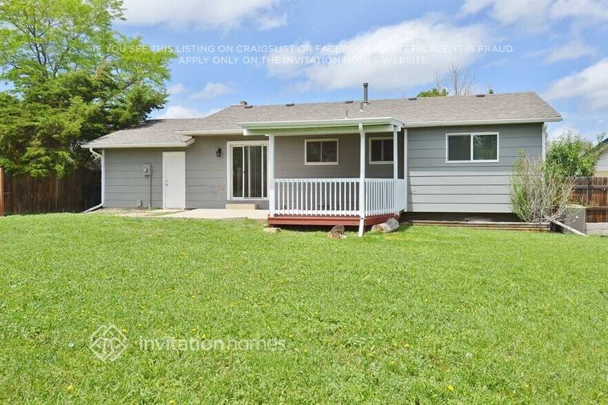 Building Photo - 1530 S Salida Way