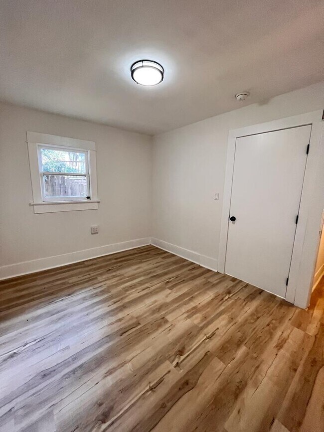 Building Photo - 2436 Echo Park Ave