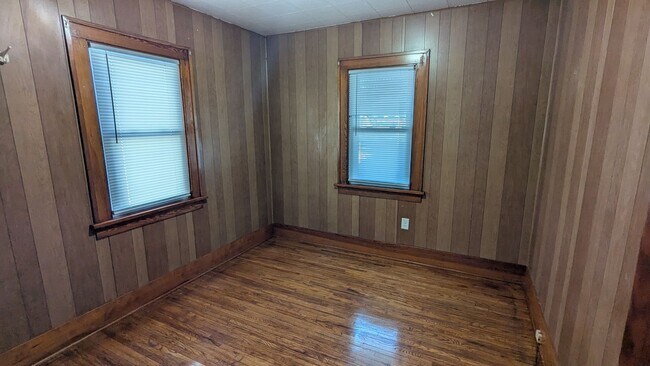 Building Photo - 3 bedroom, 1 bath home in Waterloo