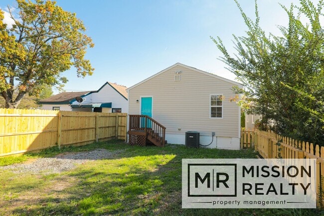 Building Photo - -- 3 BED 2 BATH HOME IN POPULAR NORTH SIDE --