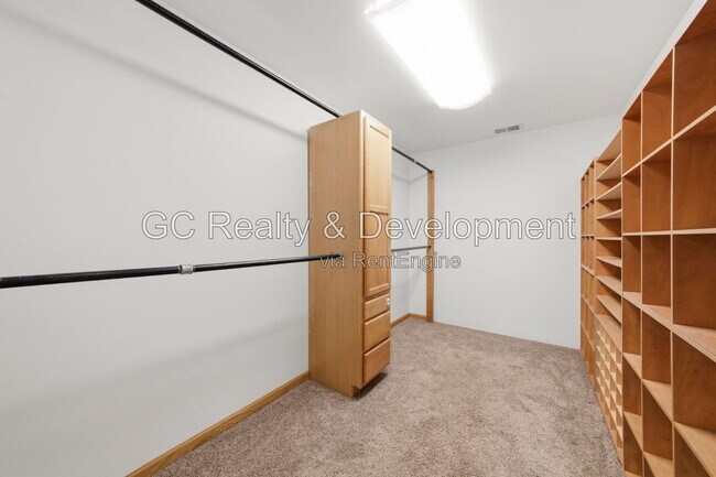 Building Photo - 1007 Forest Dr