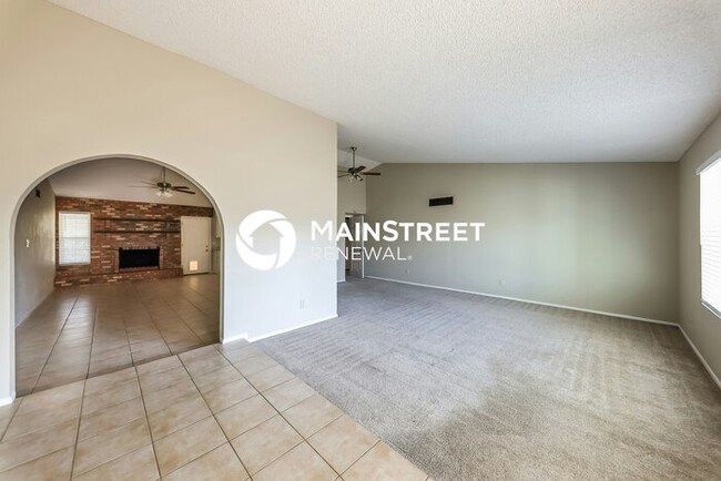 Building Photo - 6202 W Sunnyside Dr