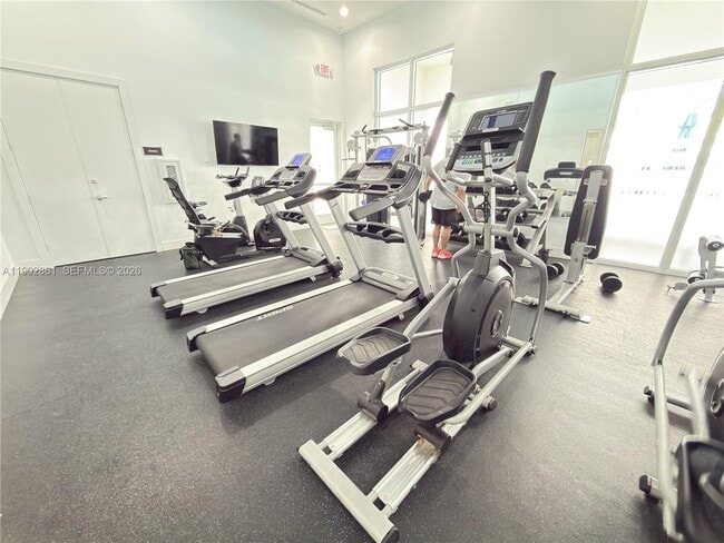 Building Photo - 1060 SE 26th Ter