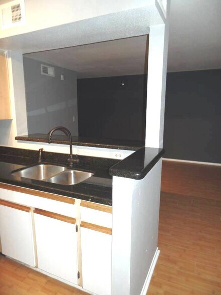 Building Photo - 2851 N Oakland Forest Dr