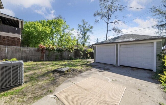 Building Photo - 18941 Santa Rosa Dr