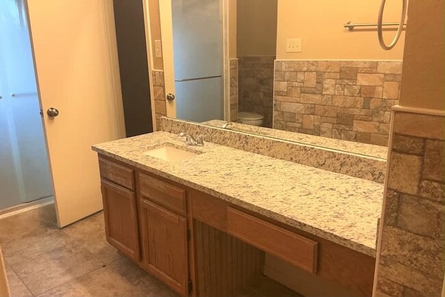 Building Photo - 4969 Briar Oaks Ln