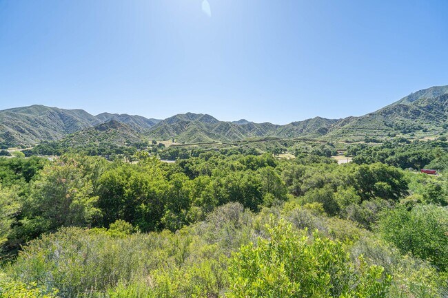 Building Photo - Private 5 Bedroom Estate for Rent in Santa...