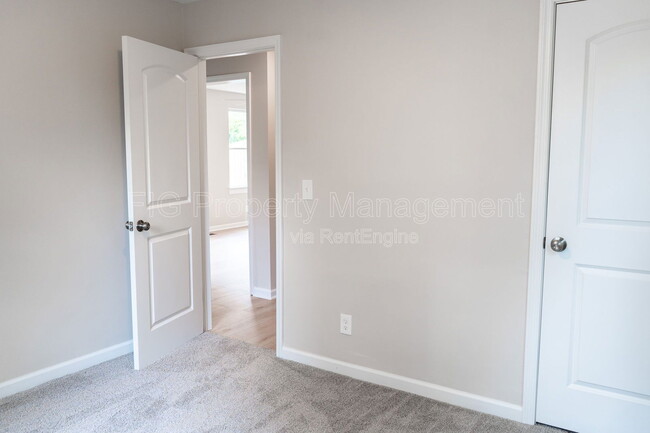 Building Photo - 614 Hillview Rd