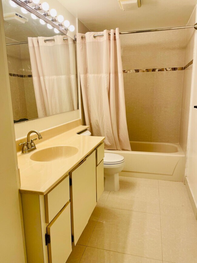 Building Photo - 728 Mill Valley Pl