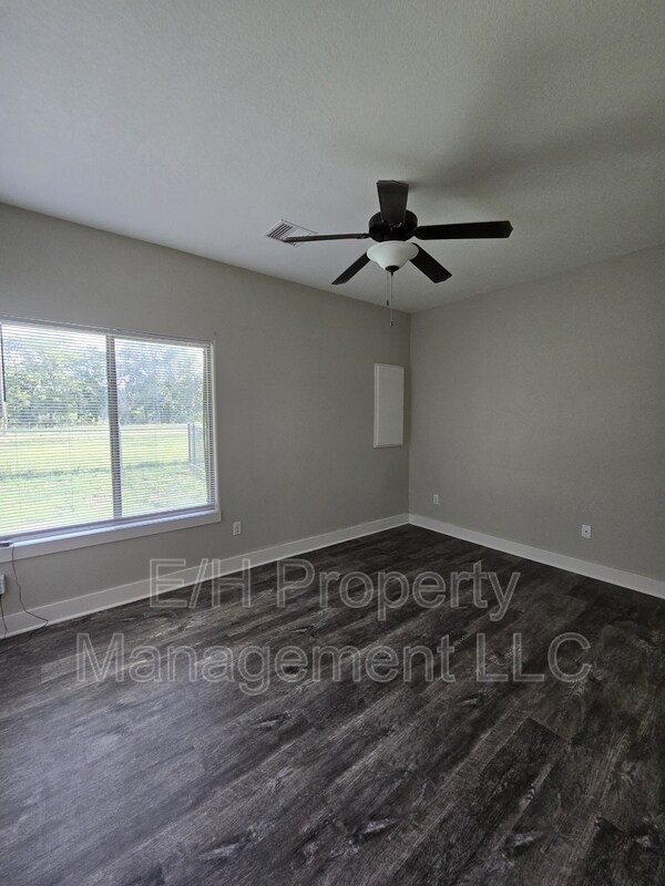 Building Photo - 3321 E Aster St