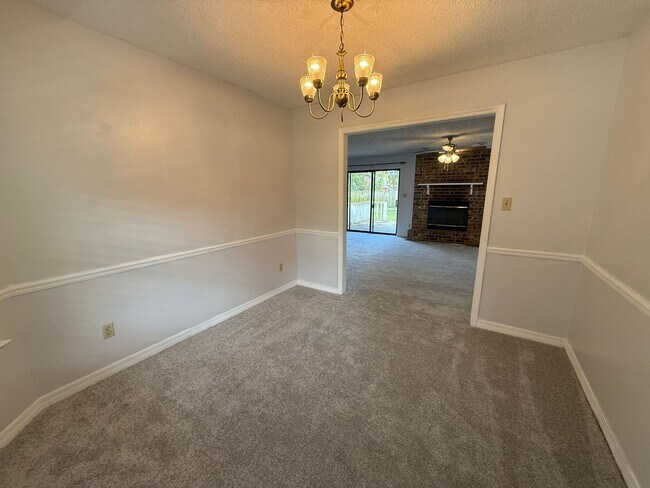 Building Photo - Gulf Breeze - Paradise Bay - 3 bedroom, 2 bathroom w/ lawn care included