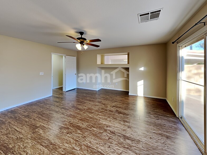 Building Photo - 10141 Flagstaff Butte Ave