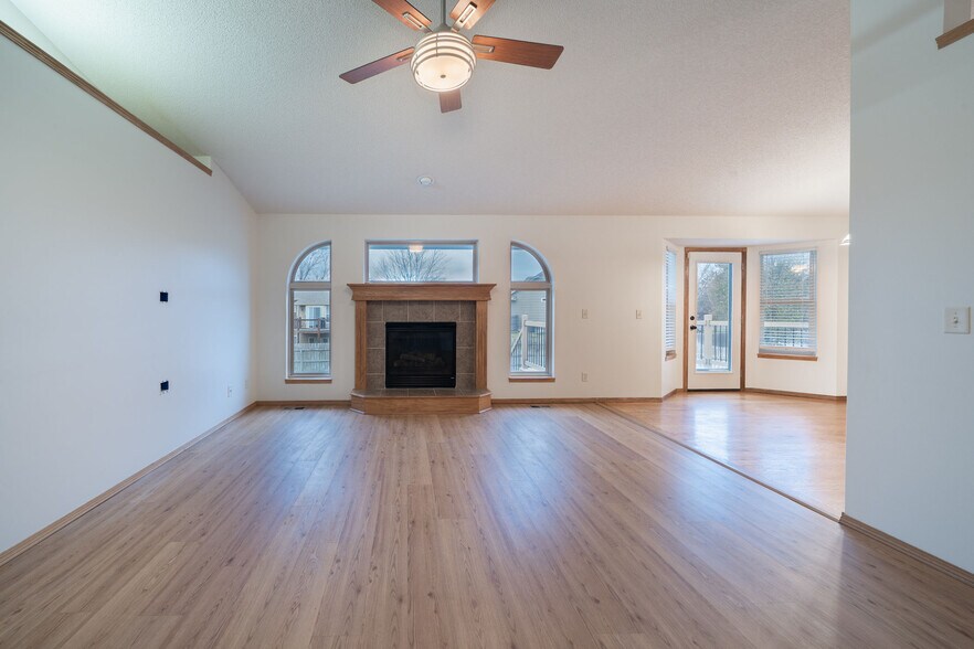 Building Photo - 1339 S Summit Rd