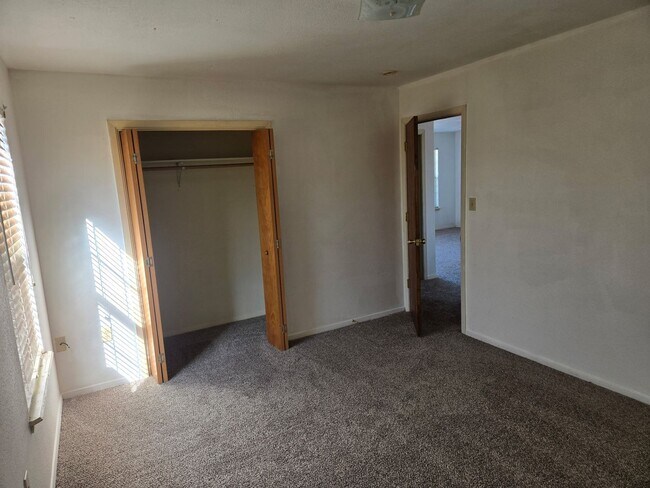 Building Photo - 2433 E 21st St