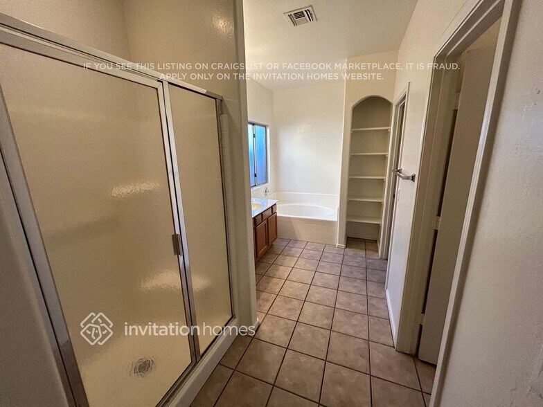 Building Photo - 1612 S 80th Dr