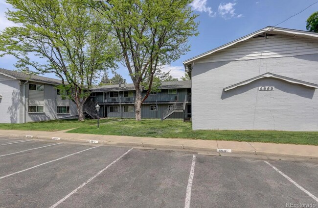 Building Photo - Spacious & Remodeled 3-Bedroom Corner Unit...