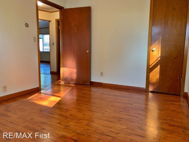 Building Photo - 3 br, 1 bath House - 870 Gilbert St.