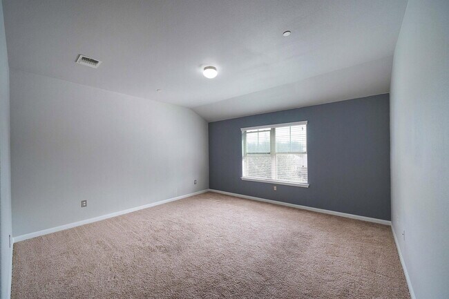 Building Photo - 1620 Bryant Dr