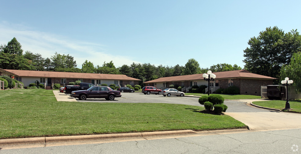 Building Photo - Mason Manor Apartments