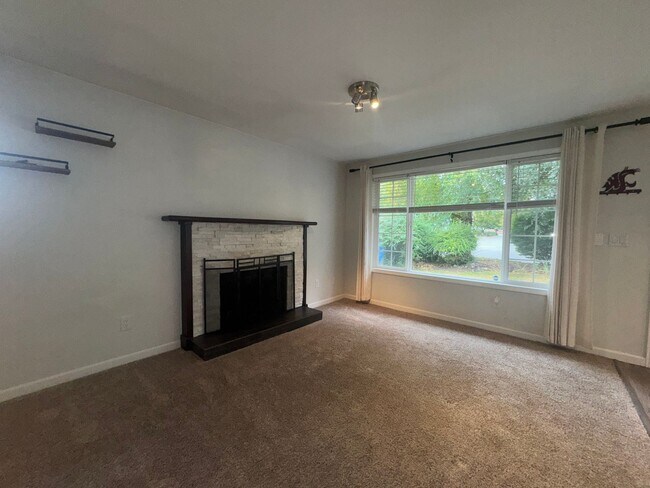 Building Photo - 2 Week Move In Special - 3 Bedroom, 2 Bath...