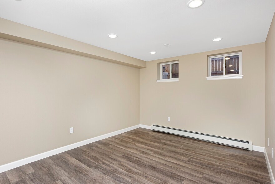 Living area - 915 Clarkson Street