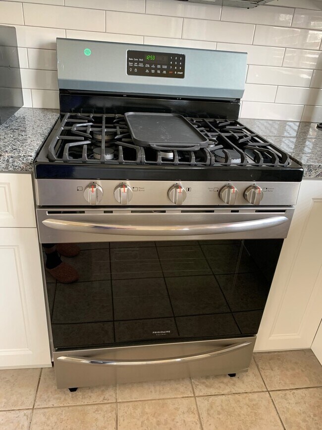 Building Photo - Newer Evergreen home faces neighborhood park - Great Evergreen schools