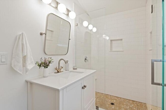 Building Photo - 107 Skyline Cir