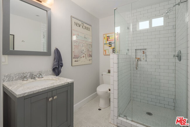 Building Photo - 513 N Mansfield Ave