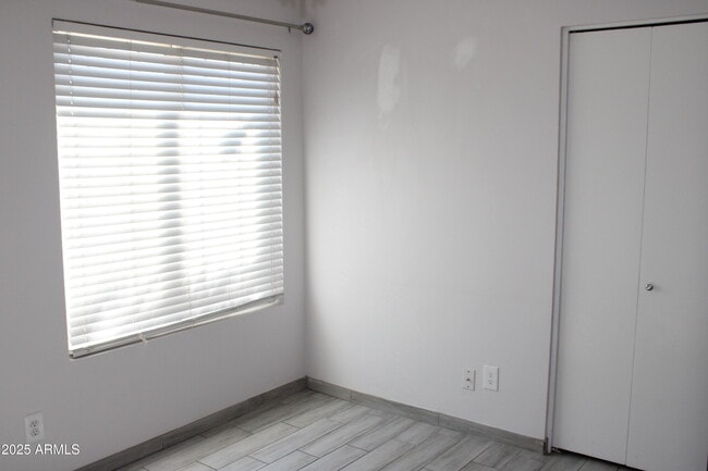 Building Photo - 4046 E Hidalgo Ave