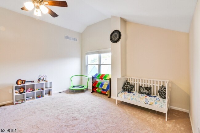 Building Photo - 28 Kensington Dr