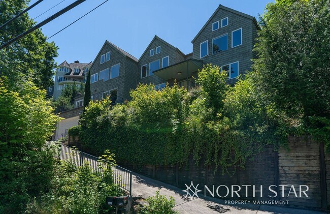 Building Photo - Stunning Views Close in NW Portland