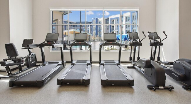 Building Photo - 14015 Univ Pass