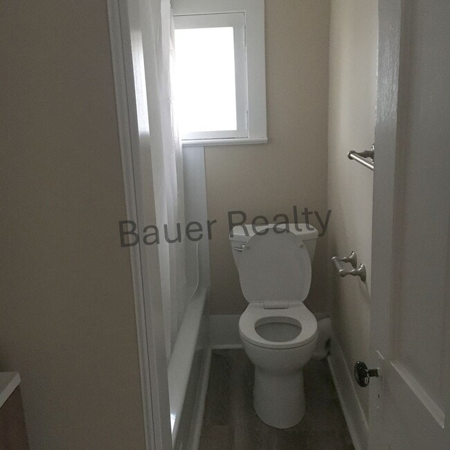 Building Photo - Renovated Two Bedroom Home