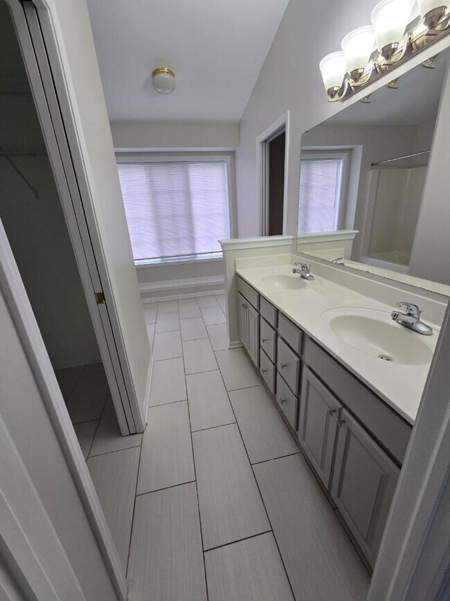 Building Photo - 5431 Boxwood Ct SE