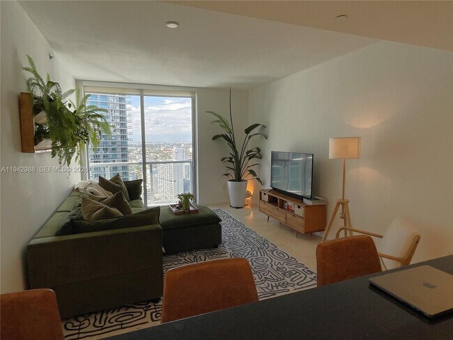 Building Photo - 1060 Brickell Ave