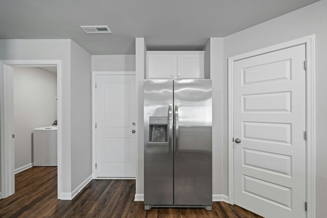 Building Photo - 209 Clear Creek Dr