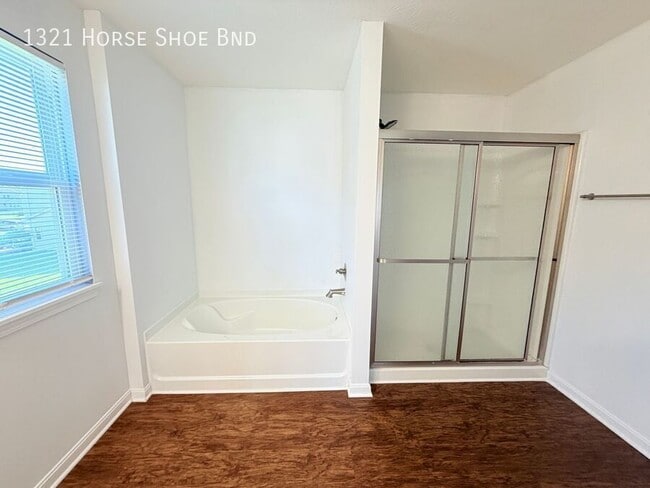 Building Photo - 1321 Horse Shoe Bnd