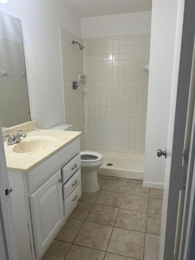 Building Photo - 6408 Dockside Cir