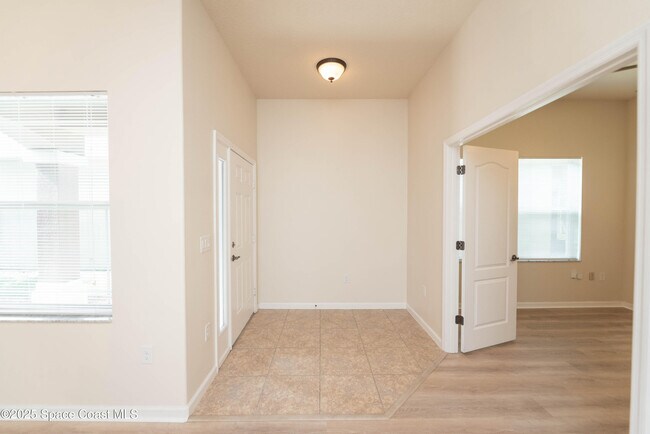 Building Photo - 3136 Constellation Dr