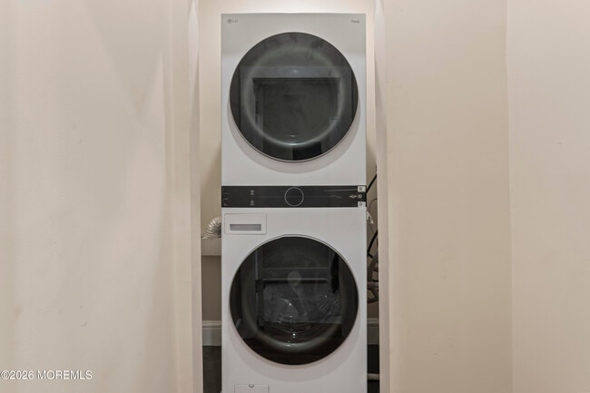 Building Photo - 1 Roseld Ave