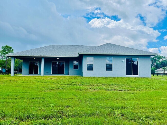 Building Photo - 17225 78th Rd N