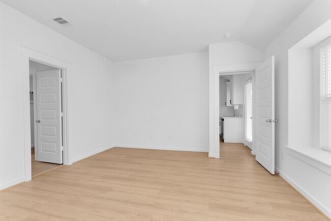 Building Photo - 40723 Mostyn Lake Dr