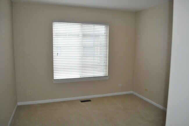 Building Photo - 452 Amherst St