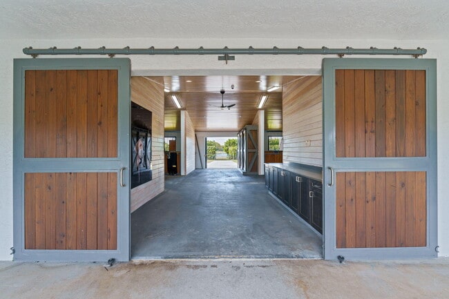 Building Photo - 13155 Southfields Rd