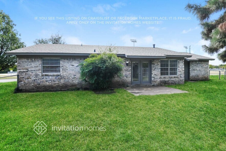 Building Photo - 318 SW Murphy Rd