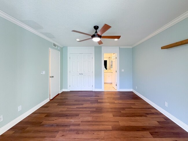 Building Photo - 2262 Martinique Ln