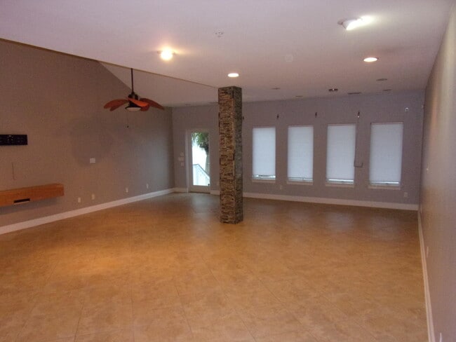 Building Photo - 1822 Sea Pines Ln