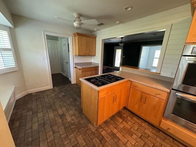 Building Photo - Pensacola - Inverness - 3 bedroom, 2 bathroom