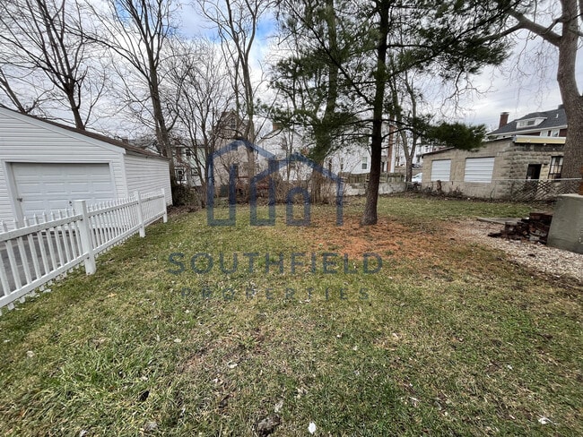 Building Photo - 1846 Lincoln Ave