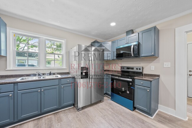 Building Photo - 821 13th Ct